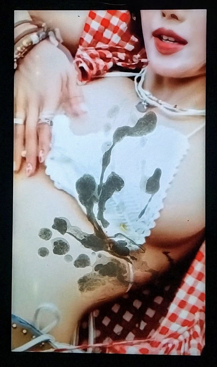 B56lXsqL KPOP KWON EUNBI WATERBOMB IZONE 03.jpg